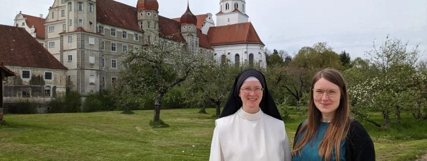 Das größte Abenteuer meines Lebens. Pia Holzschuh im Gespräch mit Sr. M. Mechthild Steiner von der Dominikanerin in Wettenhausen. Bild von den Pia Holzschuh und Sr. Mechtheld