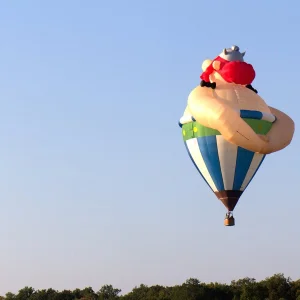 Obelix-Heißluftballon fliegend